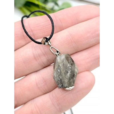 Подвеска из лабрадора