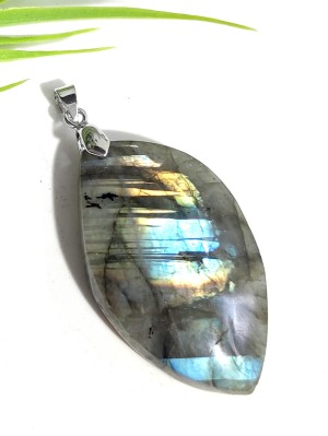 Подвеска из лабрадора