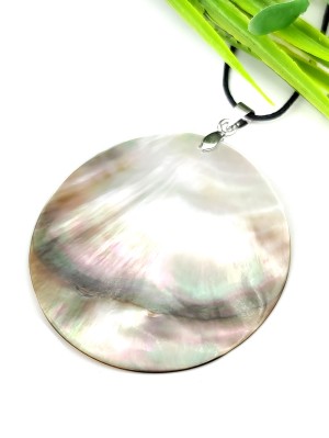 Подвеска из перламутра