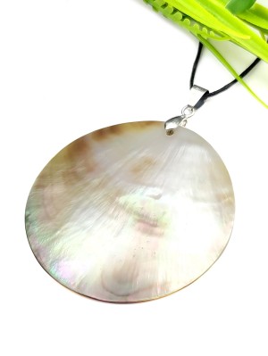 Подвеска из перламутра