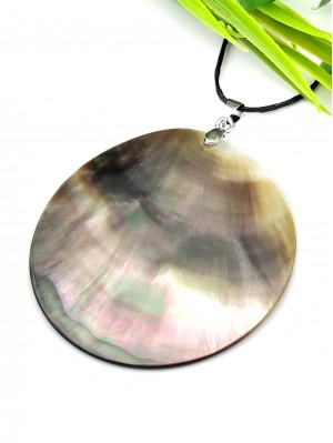 Подвеска из перламутра