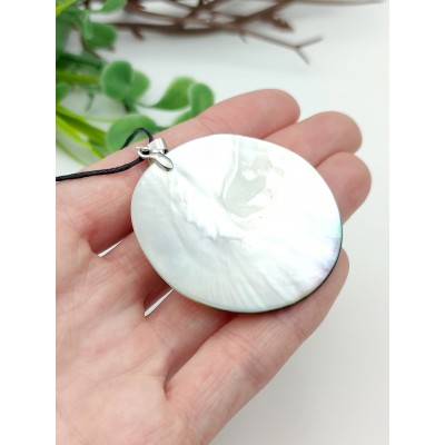 Подвеска из перламутра