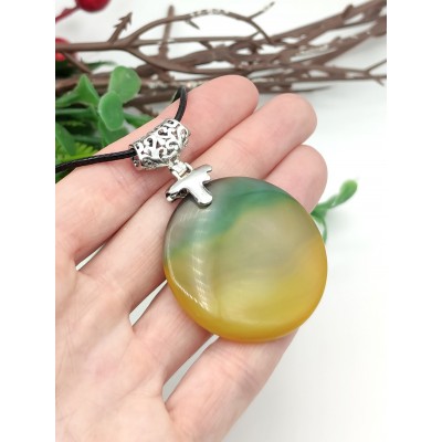 Подвеска из желто-зеленого агата