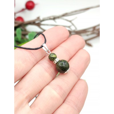 Подвеска из змеевика