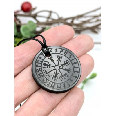 Подвеска-оберег Рунический компас из элитного карельского шунгита