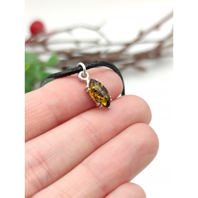 Подвеска посеребренная с зелёным янтарем Подвеска посеребренная с зелёным янтарем