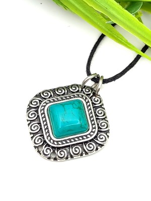 Подвеска с говлитом (стилизация под бирюзу)