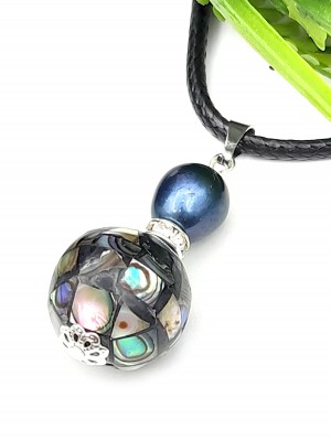 Подвеска с халиотисом и синим жемчугом