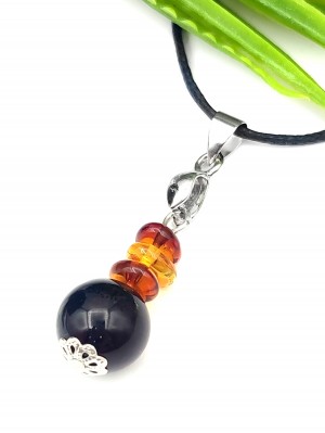 Подвеска с красным, коньячным и лимонным янтарем