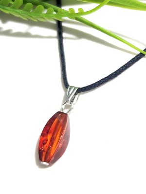 Подвеска с коньячным янтарем