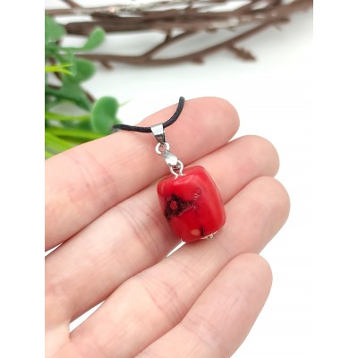 Подвеска с красным кораллом