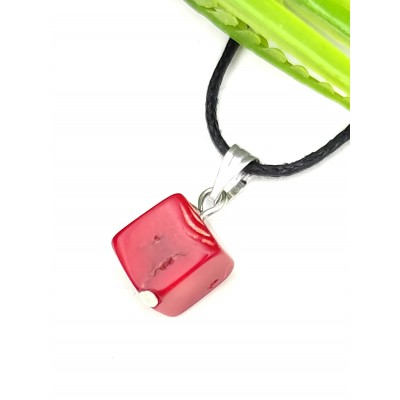 Подвеска с красным кораллом