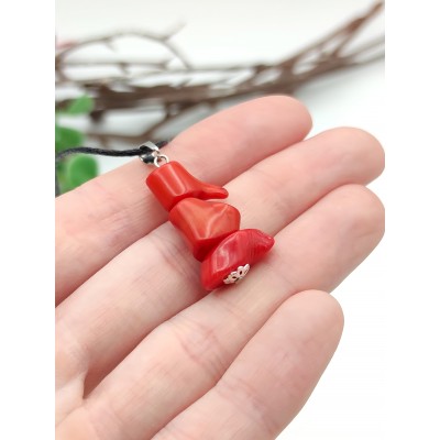 Подвеска с красным кораллом