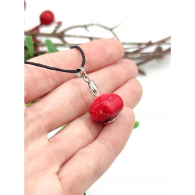 Подвеска с красным кораллом