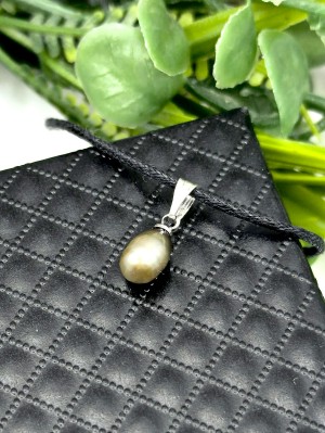 Подвеска с оливковым жемчугом