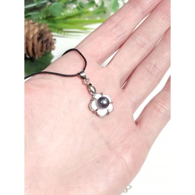 Подвеска с перламутром и синим жемчугом