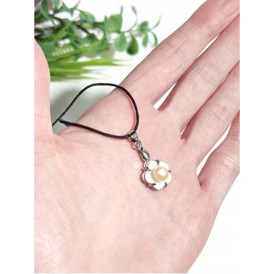 Подвеска с перламутром и персиковым жемчугом