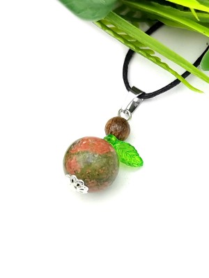 Подвеска с унакитом и деревом