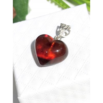 Подвеска сердечко из коньячного янтаря