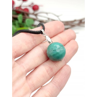 Подвеска с зеленым агатом (огранка)