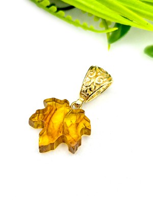 Подвеска кленовый лист из коньячного янтаря