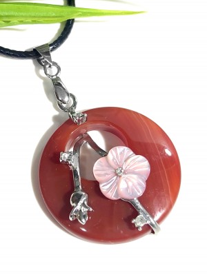 Подвеска с сердоликом и перламутром Подвеска с сердоликом и перламутром