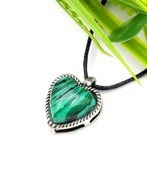Подвеска сердечко с малахитом (синтетическим) Подвеска сердечко с малахитом (синтетическим)