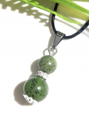 Подвеска с нефритом