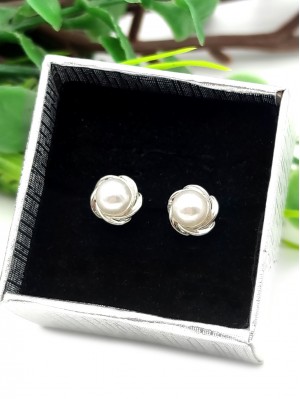 Серьги с белым перламутром (синтетическим)