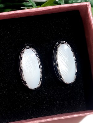 Серьги посеребренные с белым перламутром