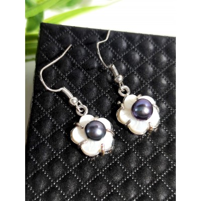Серьги с перламутром и синим жемчугом